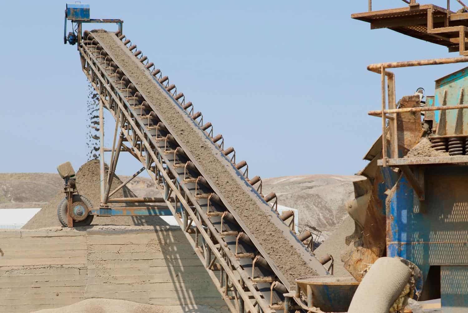 Factors to Consider While Selecting a Conveyor Belt CHS