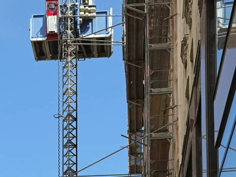 How Do Construction Material Lifts Help Builders Work?