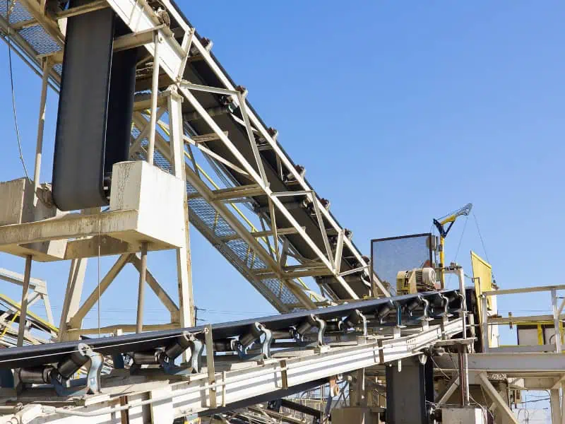 Builders Conveyor Belt system transporting materials on construction site.