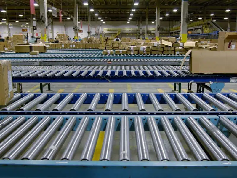 Warehouse Conveyor enables smooth movement of goods across packing and sorting stations.