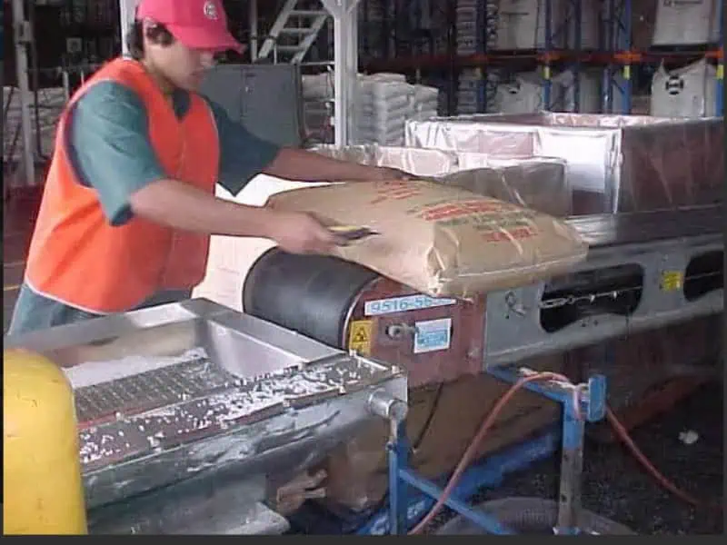 How Does an Industrial Flat Belt Conveyor Boost Efficiency?