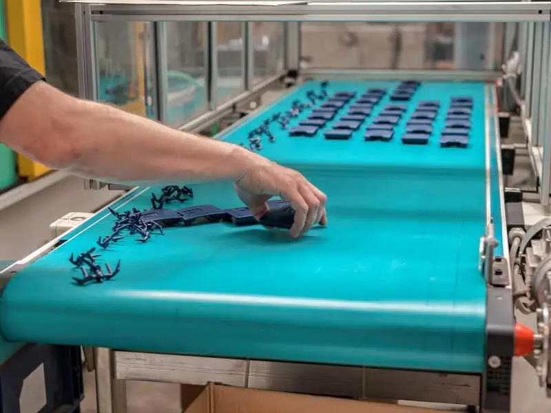 Why Do Modern Manufacturers Need Factory Conveyor Belts?