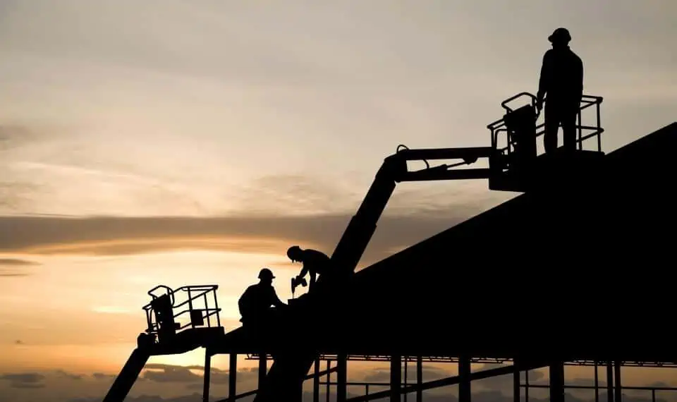 Benefits of Using a Construction Material Hoist