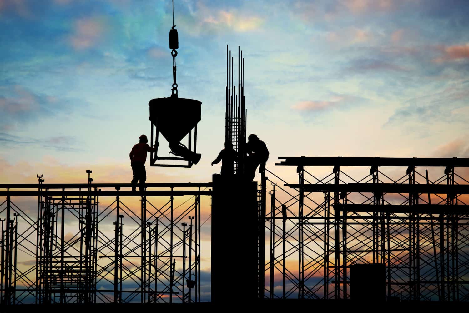 5 Benefits of Hiring Hoists in the Construction Industry